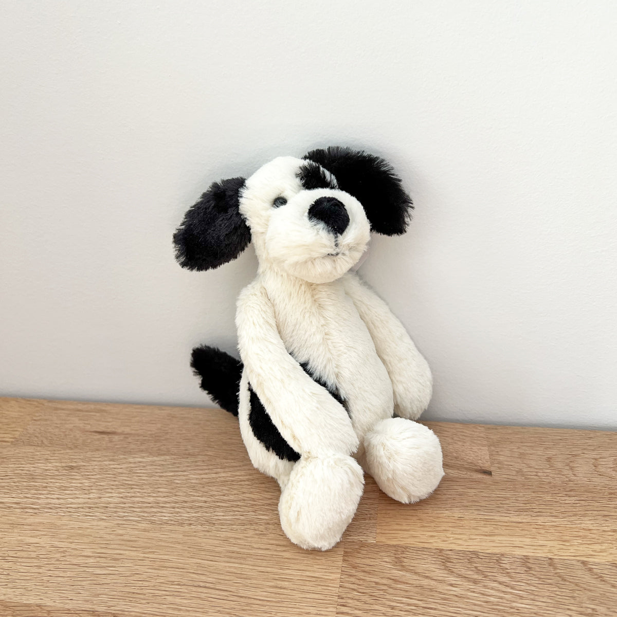 http://www.thelittlehaven.com.au/cdn/shop/products/Jellycat-BashfulBlackCreamPuppy3.jpg?v=1647575971